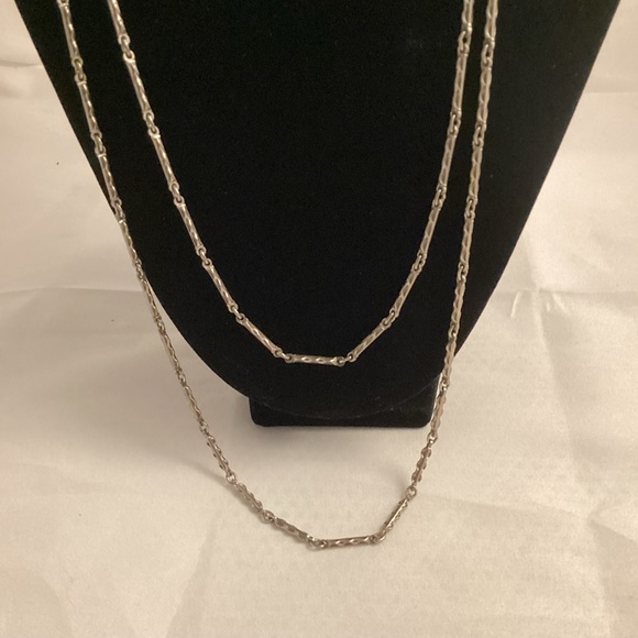 Long two rows silver tone metallic necklace - Picture 3 of 5